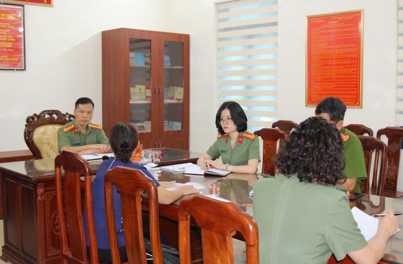 Thanh tra Công an tỉnh Ninh Bình tổ chức tiếp công dân, tiếp nhận thông tin phản ánh từ người dân. Ảnh: ND