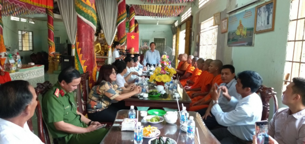 Xóa bỏ dần các phong tục tập quán lạc hậu, mê tín dị đoan