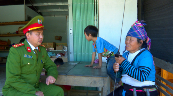 Người “thắp lửa” giữa đại ngàn