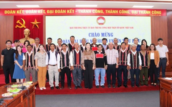 Người có uy tín tiêu biểu của tỉnh Gia Lai luôn là tấm gương sáng