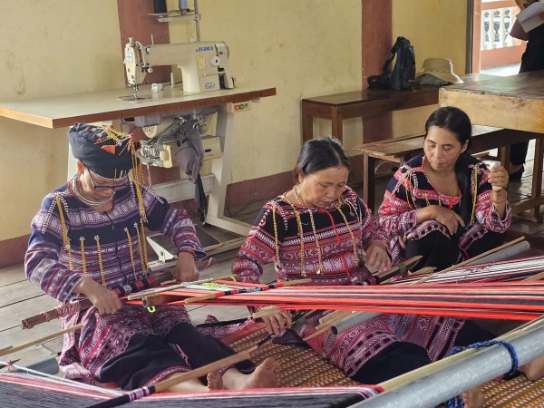 Phú Yên: Sản phẩm thổ cẩm Xí Thoại thu hút khách du lịch