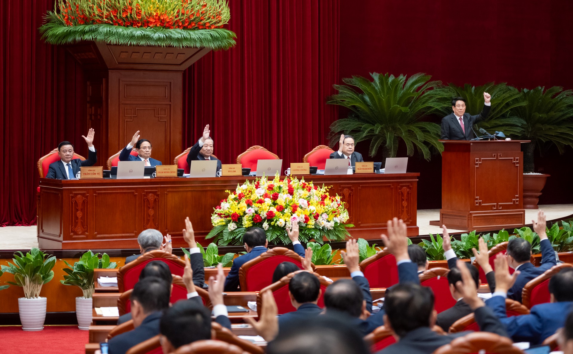 Bộ Chính trị có trách nhiệm chuẩn bị, giới thiệu nhân sự để Trung ương xem xét bầu Tổng Bí thư