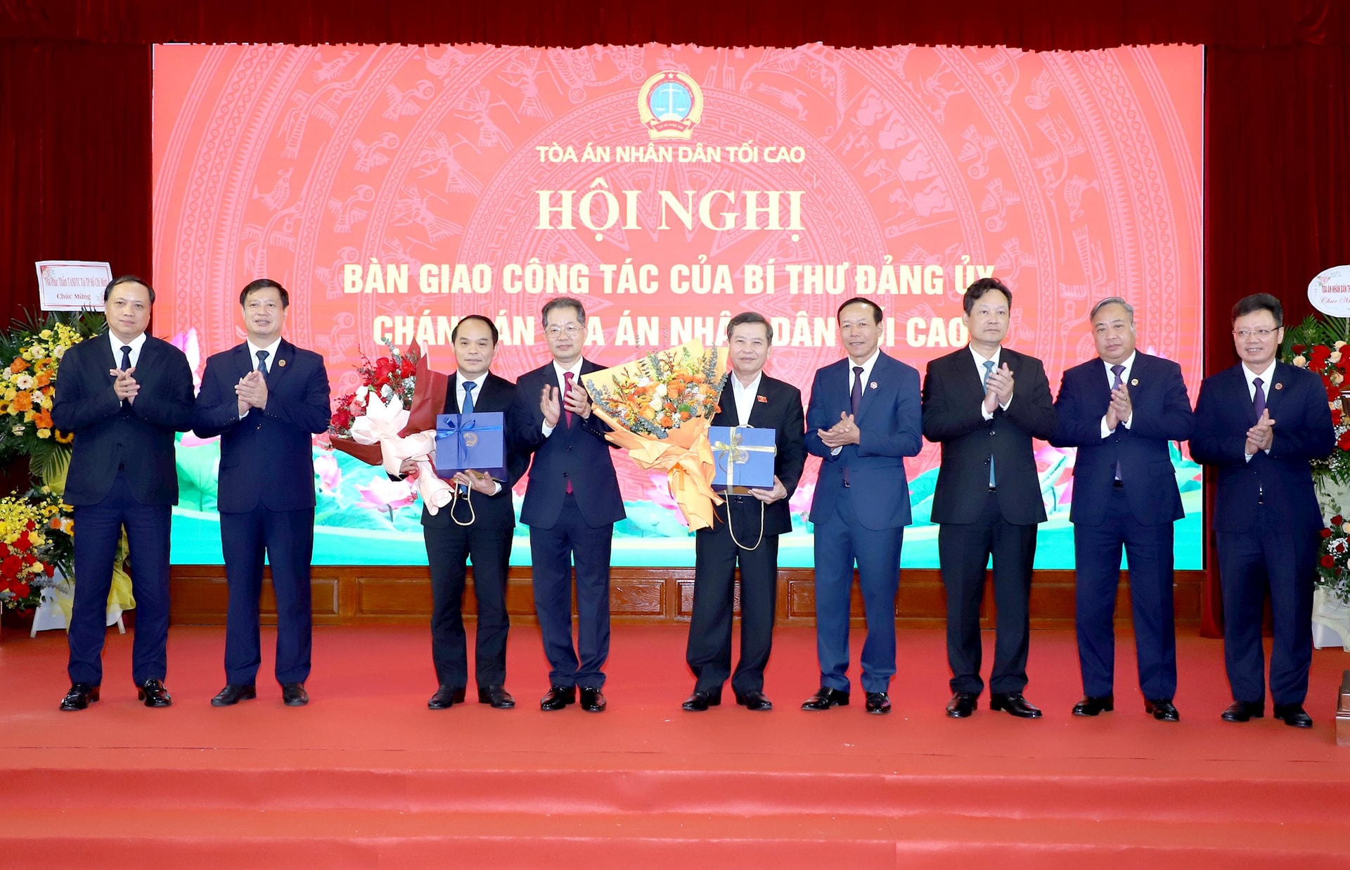 Bàn giao công tác Bí thư Đảng ủy, Chánh án Tòa án Nhân dân Tối cao