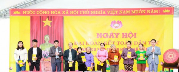 Chủ tịch UBND tỉnh Nghệ An dự Ngày hội Đại đoàn kết toàn dân tộc tại xóm Trung Hồng