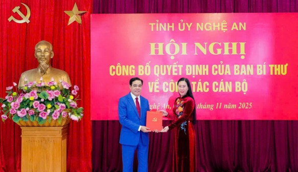 Điều động Chủ tịch UBND tỉnh Hà Tĩnh giữ chức Phó Bí thư Tỉnh ủy Nghệ An