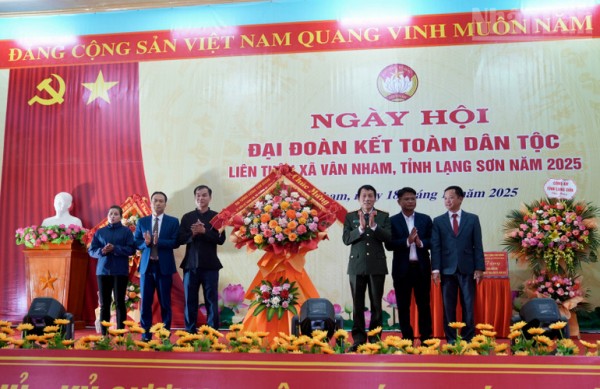 Bộ trưởng Bộ Công an Lương Tam Quang dự Ngày hội Đại đoàn kết toàn dân tộc tại Lạng Sơn
