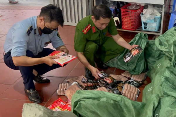 Thực phẩm bẩn, hàng giả len lỏi online: Hà Nội tăng cường kiểm soát, bảo vệ sức khỏe người tiêu dùng