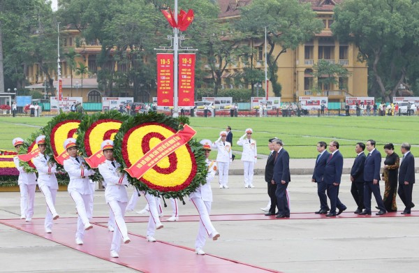 Lãnh đạo Đảng, Nhà nước vào Lăng viếng Chủ tịch Hồ Chí Minh dịp 19/5