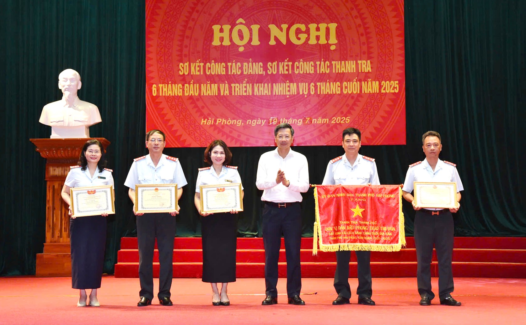 Bài 1: 5 năm “gạn đục khơi trong”