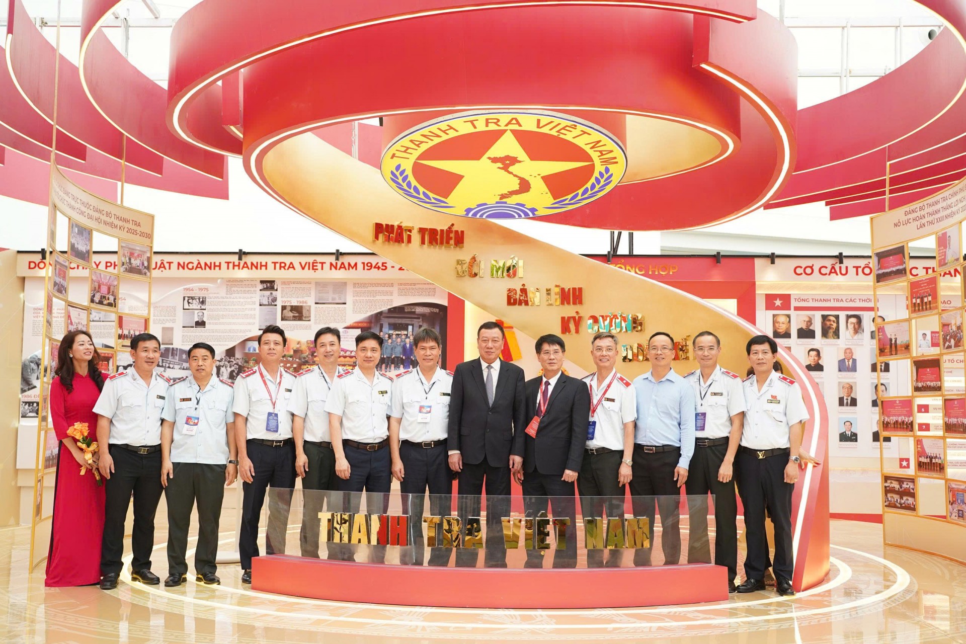 Tổng Thanh tra Đoàn Hồng Phong tham quan gian trưng bày tại Triển lãm thành tựu đất nước 80 năm