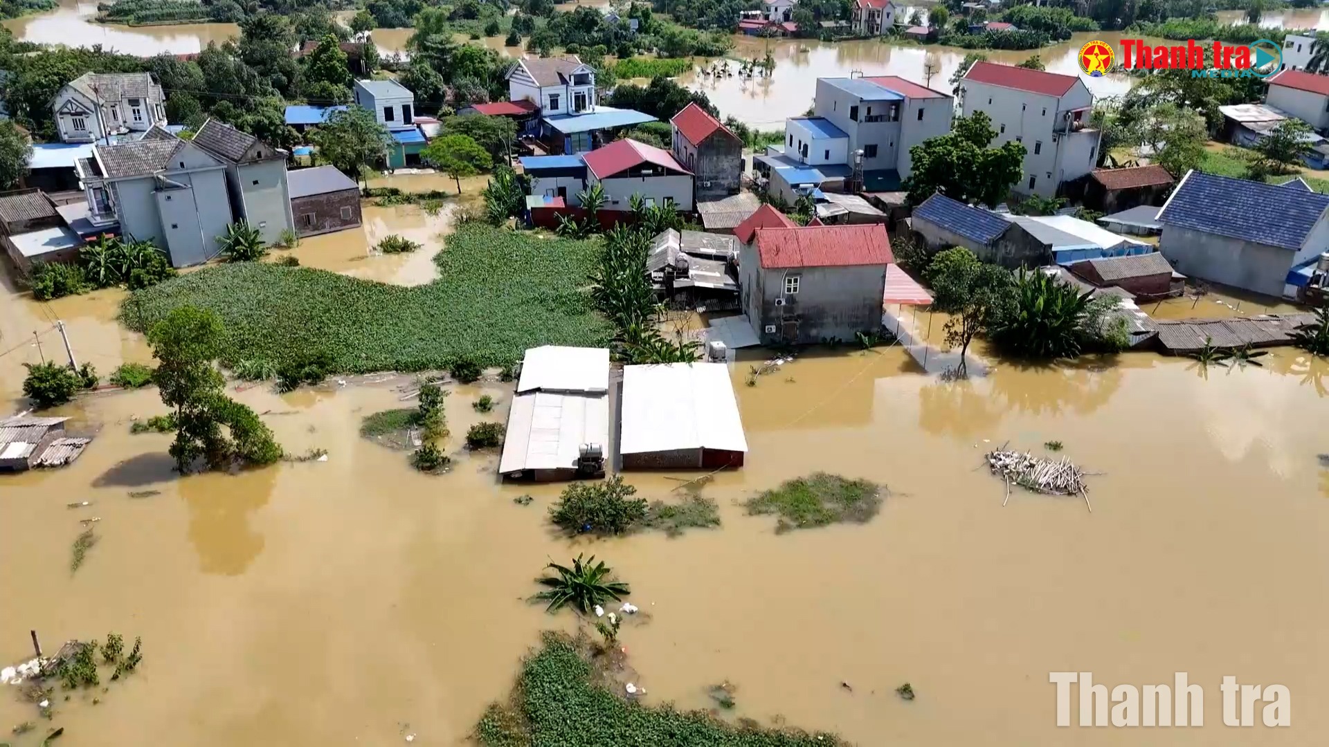 Hà Nội: Nước sông Cầu vượt báo động 3, hàng nghìn căn nhà ở xã Trung Giã bị ngập