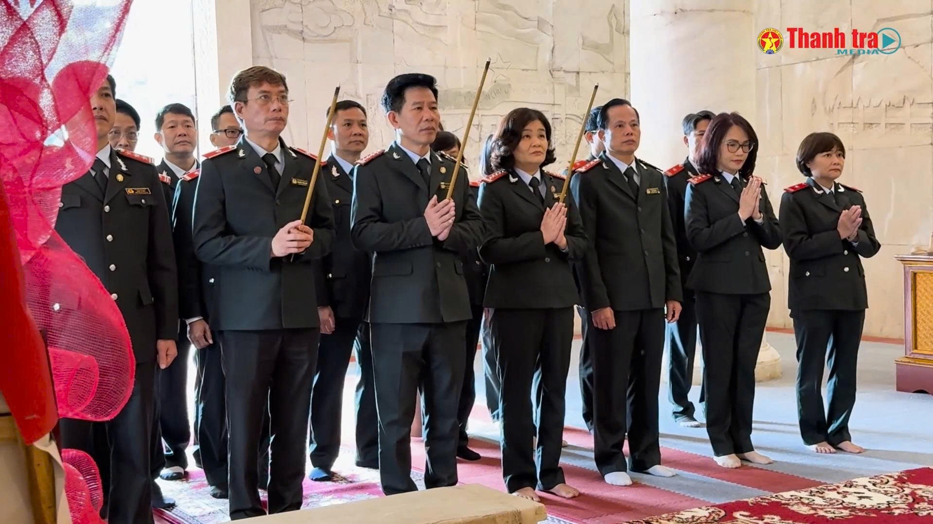 Thanh tra tỉnh Cao Bằng Dâng Hương Tại Đền Thờ Chủ Tịch Hồ Chí Minh