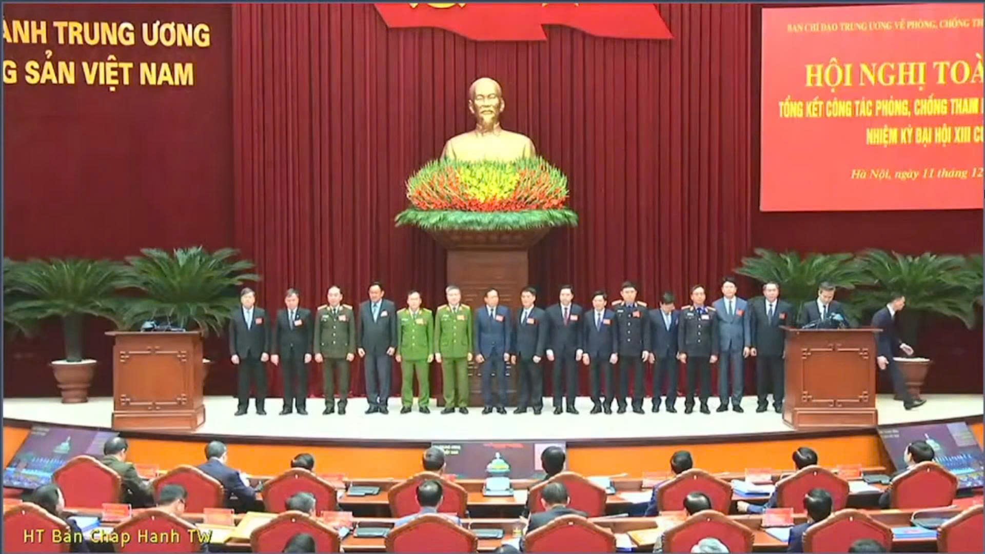 Hai Phó Tổng Thanh tra Chính phủ được trao Huân chương Độc lập hạng Ba tại Hội nghị toàn quốc tổng kết công tác phòng, chống tham nhũng, lãng phí, tiêu cực