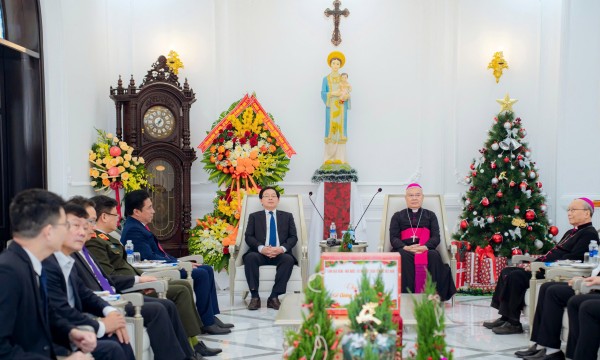 Phó Thủ tướng Chính phủ Hồ Quốc Dũng chúc mừng Giáng sinh Tổng Giám mục Tổng giáo phận Huế