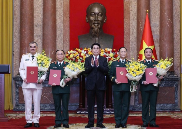 4 sĩ quan cấp cao Quân đội và Công an được thăng quân hàm, cấp bậc hàm Thượng tướng
