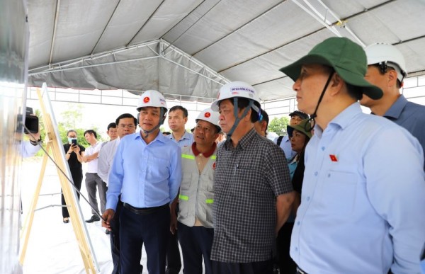 Phó Chủ tịch Quốc hội Lê Minh Hoan khảo sát dự án đường Hồ Chí Minh tại An Giang