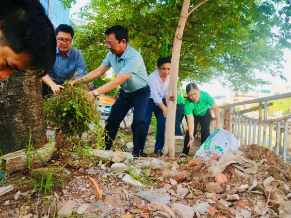 Thanh tra thành phố Hà Nội ra quân tổng vệ sinh môi trường