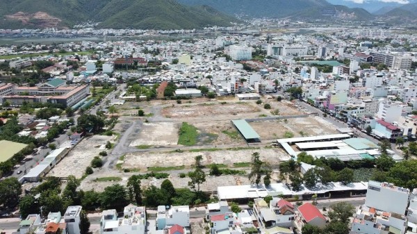 Khánh Hòa đôn đốc thực hiện hàng chục quyết định thu hồi đất nhưng chưa bàn giao hồ sơ, thực địa
