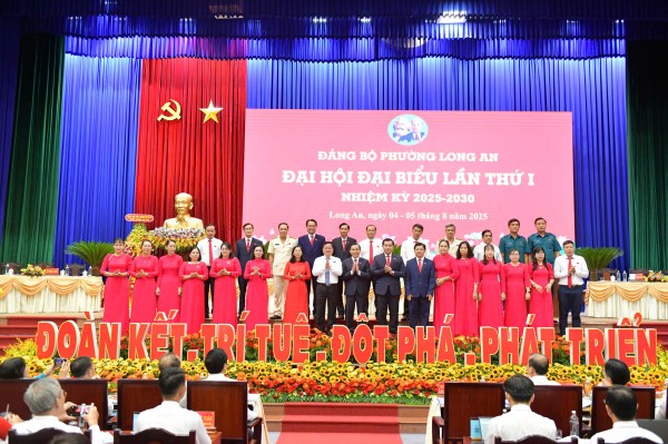 Bí thư Tỉnh ủy Tây Ninh dự và chỉ đạo Đại hội Đảng bộ phường Long An