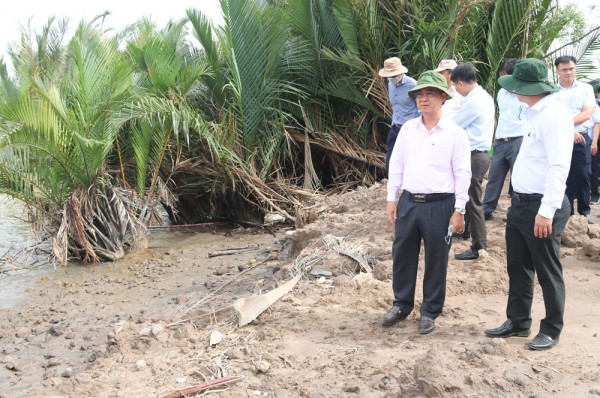 Lãnh đạo tỉnh Vĩnh Long kiểm tra 3 điểm sạt lở nghiêm trọng