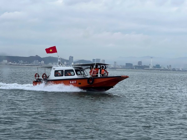 Tăng cường tàu quân y, xuồng cơ động ứng trực cứu hộ, cứu nạn trên vịnh Hạ Long