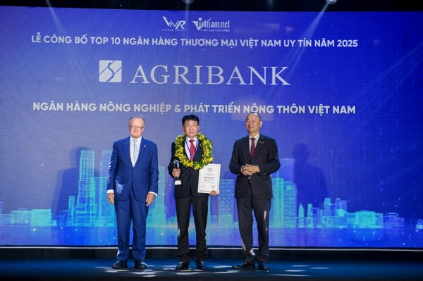 Agribank được vinh danh Top 10 Ngân hàng Thương mại Việt Nam uy tín năm 2025
