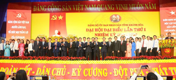 Xây dựng đội ngũ cán bộ, đảng viên, thực sự gương mẫu, trong sạch, vững mạnh