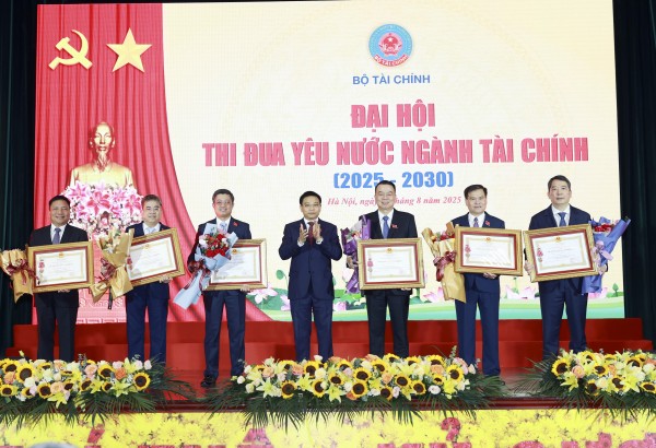 Nhiều cán bộ thanh tra đã vinh dự được trao tặng Huân chương Lao động hạng Ba