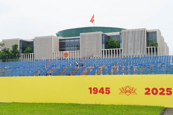 Hà Nội lắp hàng trăm màn hình LED phục vụ Nhân dân xem diễu binh, diễu hành dịp 2/9