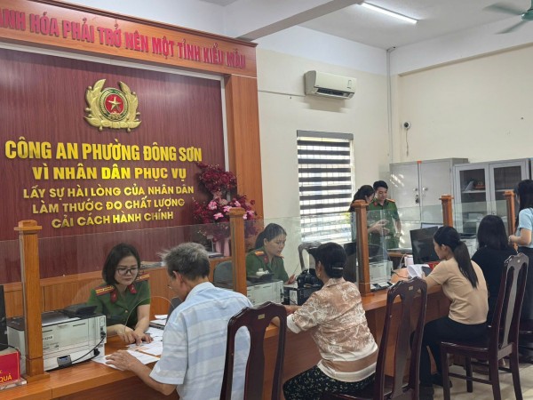 Công an Thanh Hóa tiên phong cấp đổi Thẻ đảng viên trên nền dữ liệu số