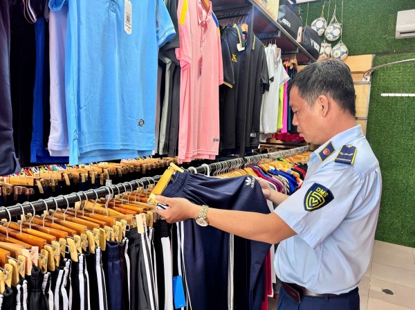 Thành phố Hồ Chí Minh mạnh tay truy quét hàng giả: Không có vùng cấm, không có ngoại lệ