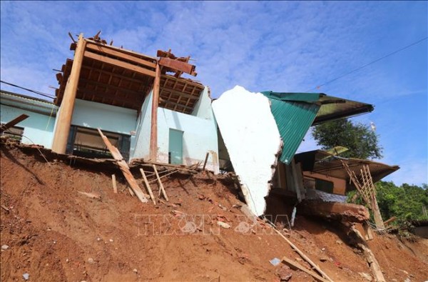 Nghệ An: Dựng nhà tạm và lập quy hoạch tái định cư cho người dân sau lũ