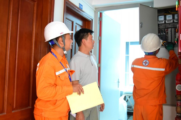 EVNHANOI đẩy mạnh tuyên truyền an toàn điện, phòng chống cháy nổ tại khu dân cư