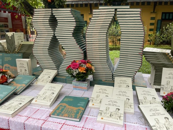 Ra mắt cuốn sách ý nghĩa “Chủ tịch Hồ Chí Minh với Đại tướng Nguyễn Chí Thanh”