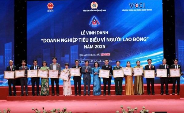 Lễ vinh danh 28 doanh nghiệp tiêu biểu vì người lao động năm 2025