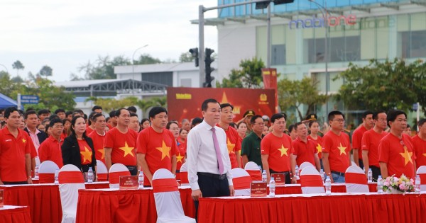Vĩnh Long: Hơn 5.000 người tham gia chương trình đi bộ “Cùng Việt Nam tiến bước”