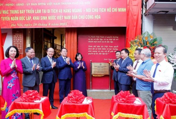 Hà Nội: Gắn biển công trình và trưng bày triển lãm tại di tích lịch sử 48 Hàng Ngang