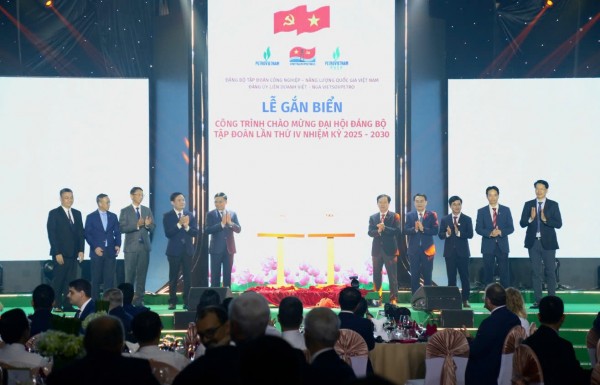 Lễ đón mừng dòng dầu đầu tiên từ dự án phát triển mỏ Kình Ngư Trắng - Kình Ngư Trắng Nam