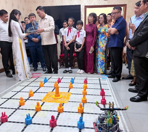 Cao Bằng tham dự Hội thảo quốc tế về giáo dục STEM tại Pakse (Lào)