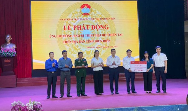 Agribank trao tặng 2 tỷ đồng ủng hộ đồng bào bị thiệt hại do thiên tai trên địa bàn tỉnh Điện Biên