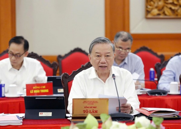 Bộ Chính trị làm việc với Hà Nội, TP HCM cho ý kiến dự thảo văn kiện, đề án nhân sự nhiệm kỳ 2025 - 2030