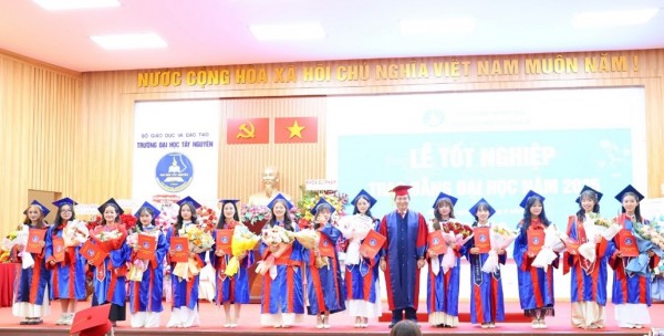 “Choáng” với điểm chuẩn vào ngành Sư phạm tại Trường Đại học Tây Nguyên