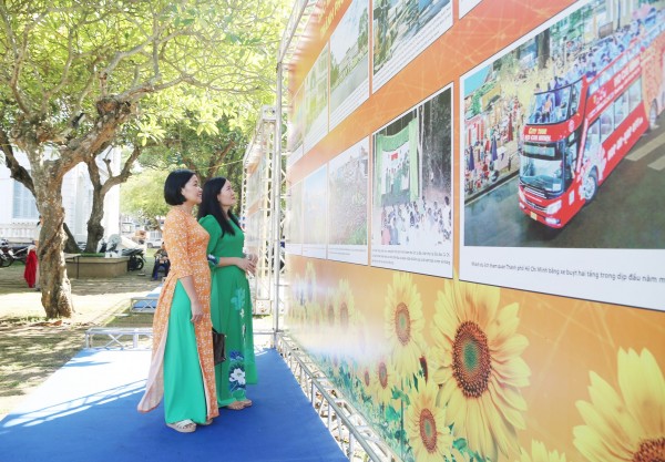 Thành phố Hồ Chí Minh: Khai mạc triển lãm ảnh kỷ niệm 80 năm Cách mạng Tháng Tám và Quốc khánh 2/9