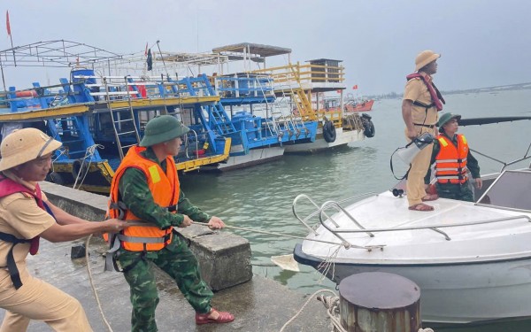 Công an 5 tỉnh, thành phố đình hoãn họp để ứng phó bão số 5 Kajiki