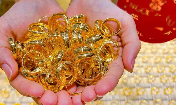 Giá vàng hôm nay 25/8/2025: Vàng trong nước vẫn ở ngưỡng cao