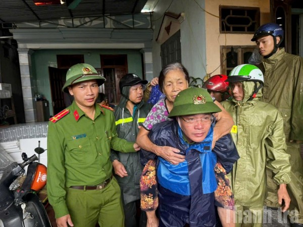 Miền Trung gồng mình chống bão số 5