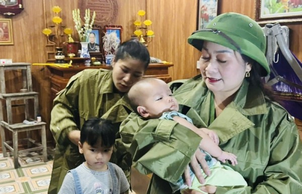 Công an xuyên đêm di dời 78 khẩu vùng ven biển chống bão số 5