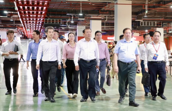 Gấp rút hoàn thiện tất cả các hạng mục để sẵn sàng cho Lễ khai mạc Triển lãm thành tựu Đất nước