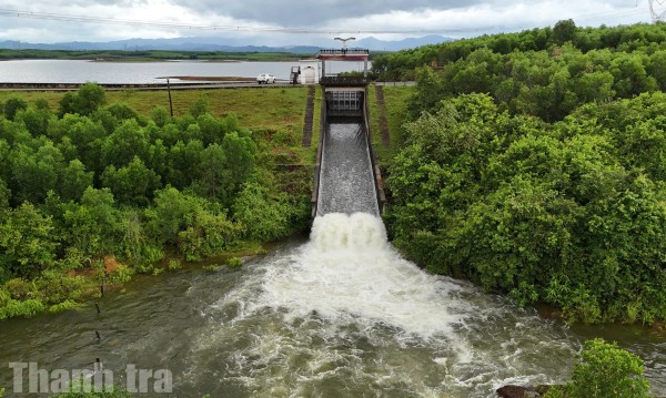 Quảng Trị: Ngập úng gây chia cắt nhiều tuyến đường, hơn 2.100ha lúa ảnh hưởng