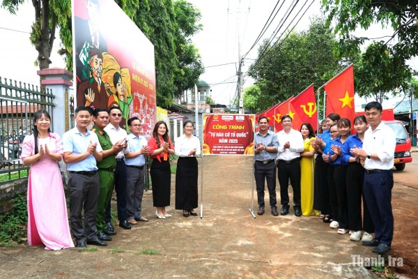 Báo Thanh tra trao 1.000 lá cờ Tổ quốc, khánh thành công trình ý nghĩa tại Lâm Đồng